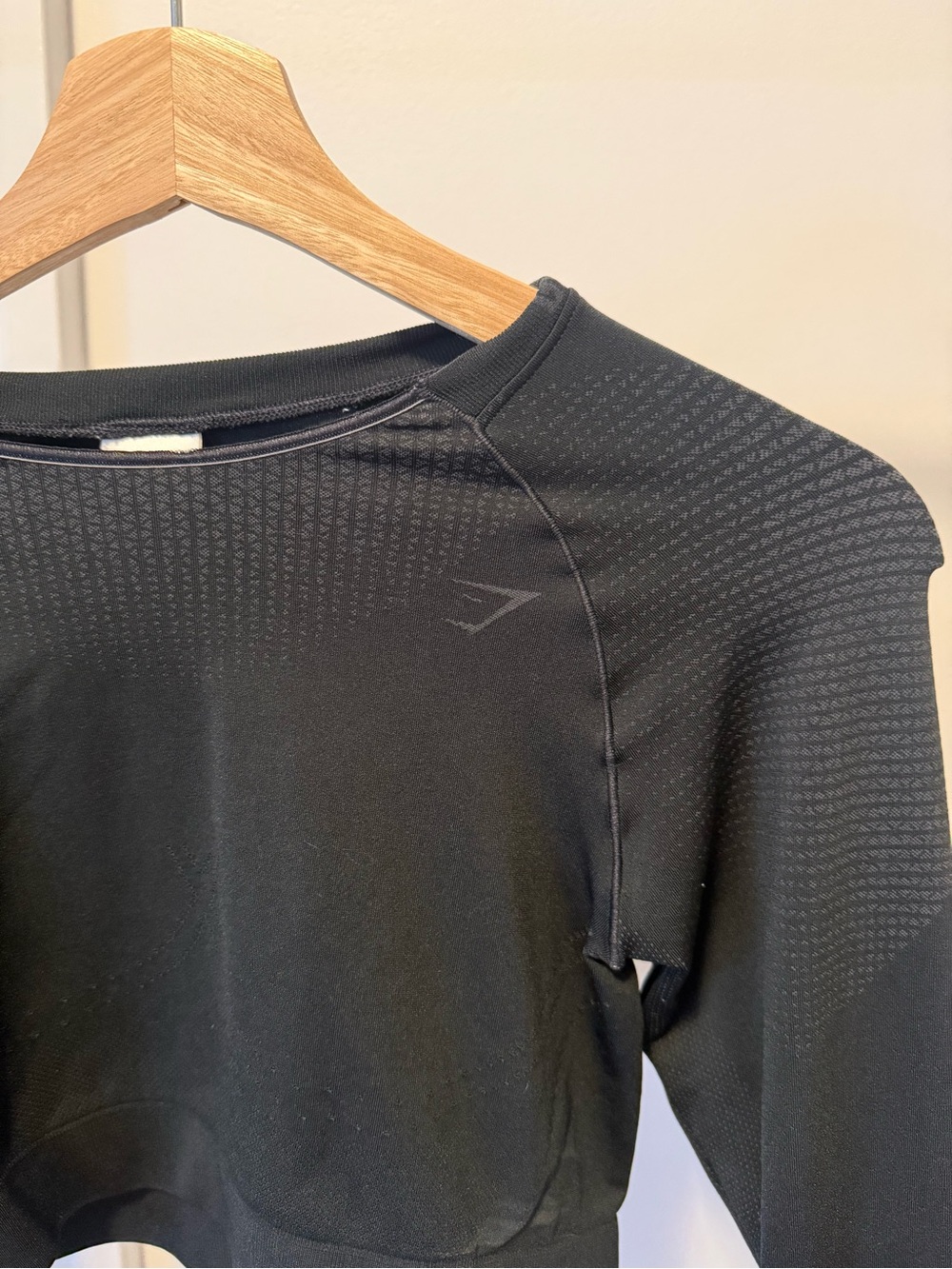 Gymshark Black Cropped Long-Sleeve Performance Top with 3/4 sleeves - Picture 3 of 9
